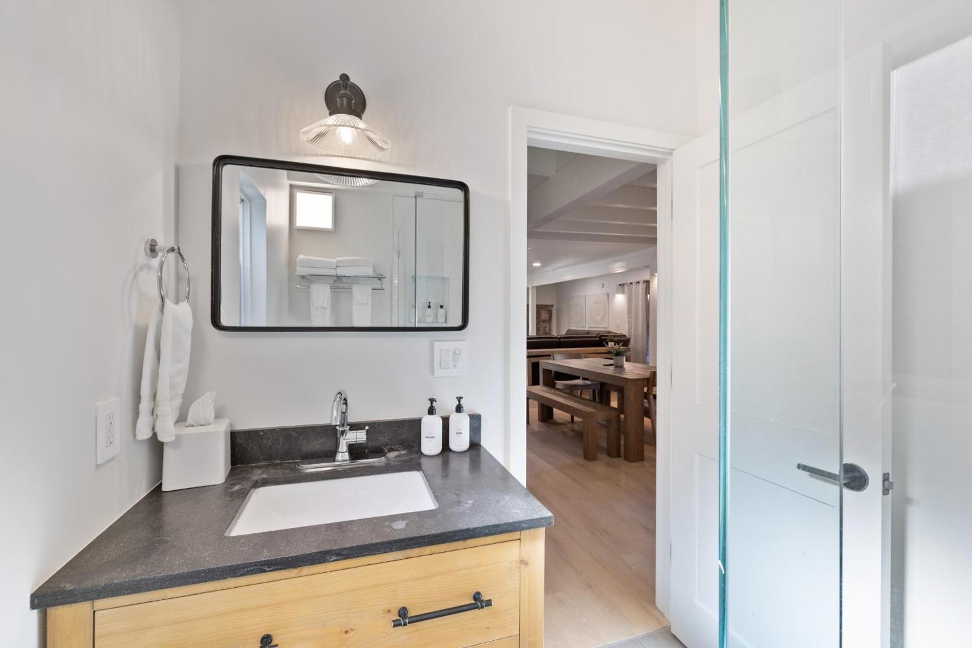 South Lake Chalet-Boutique Suite-Minutes To Heavenly & Lake Tahoe サウス・レイクタホ エクステリア 写真
